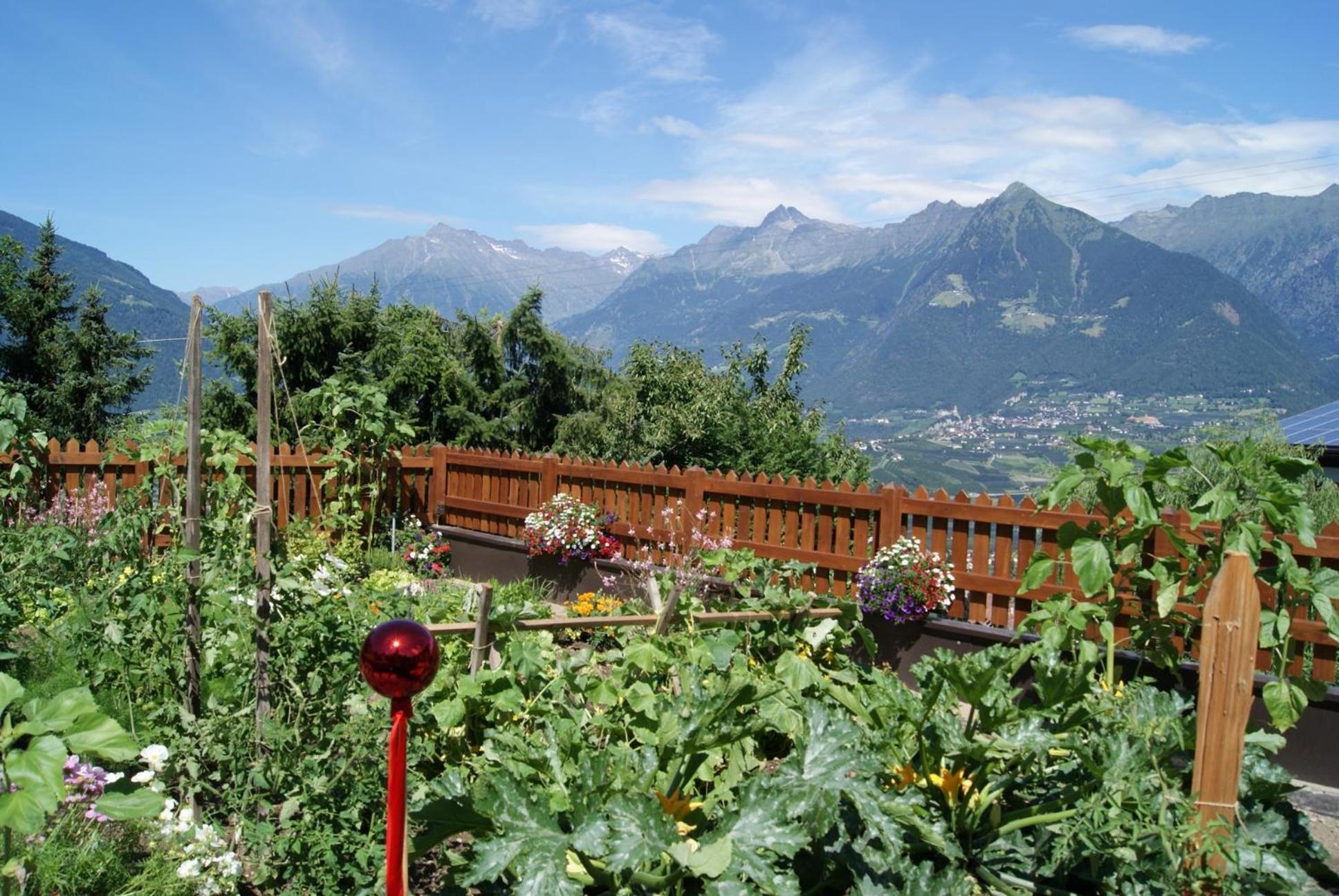 Schwarzplatterhof Apartment Merano Exterior photo